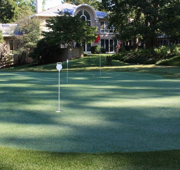 backyard-putting-green-installation-feature-img01
