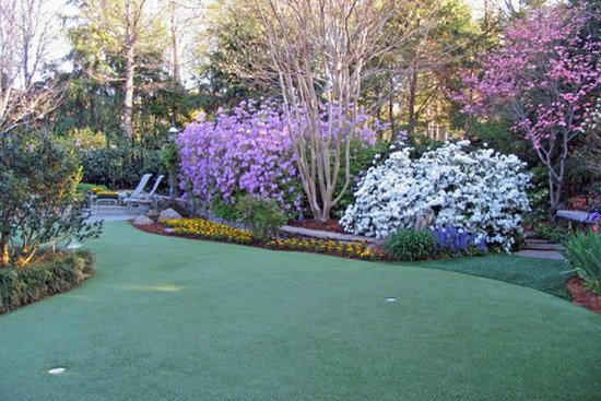 backyard-putting_1-2